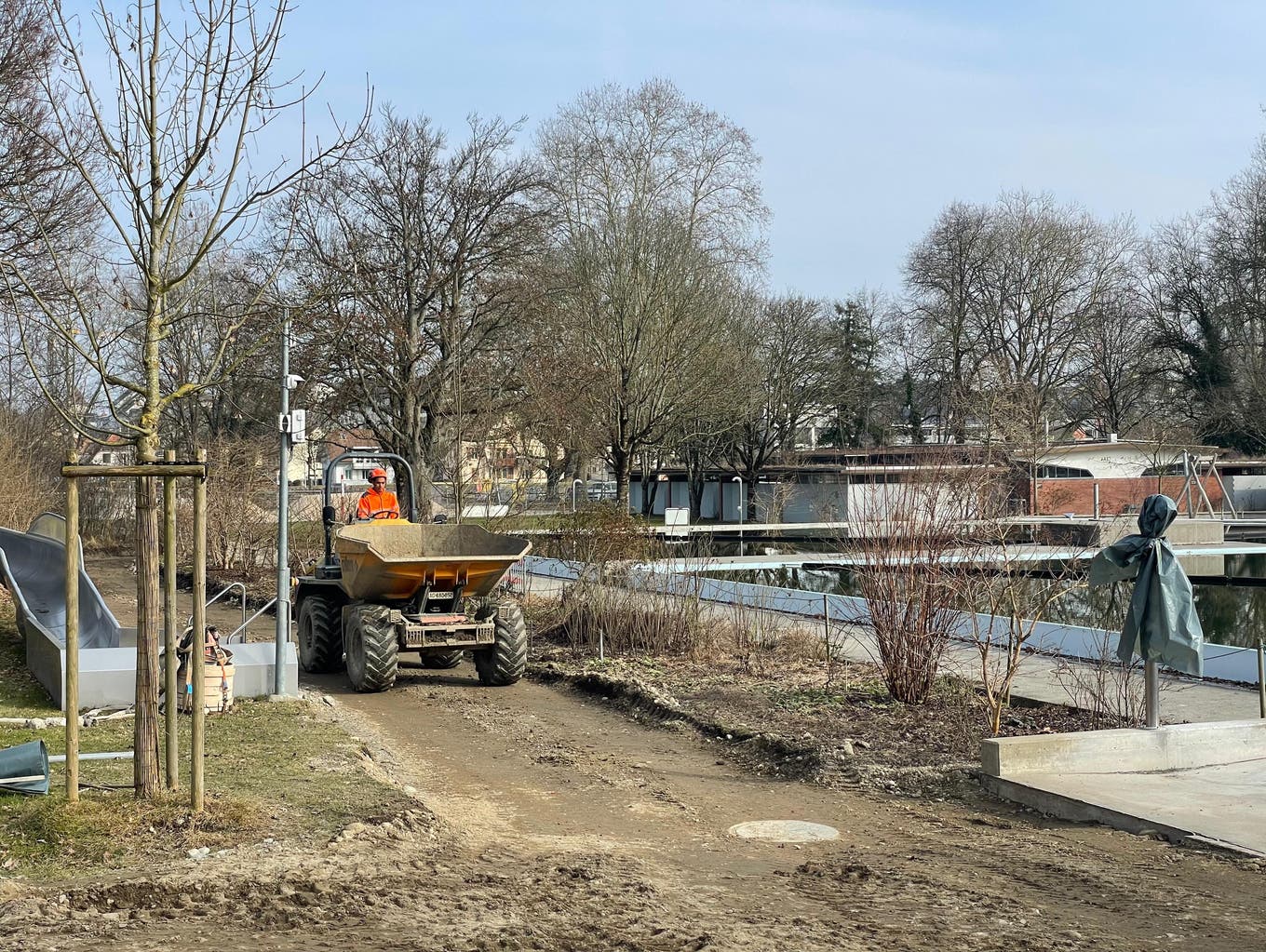 Auf den 1. Mai soll das Schwimmbad seine Tore öffnen können.