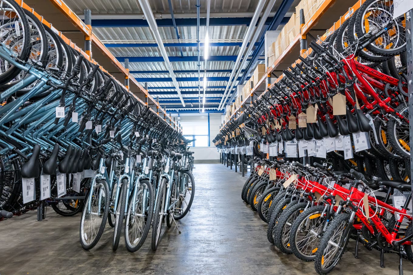 Rund 200’000 Velos: das Hauptlager der Zibatra in Hägendorf.