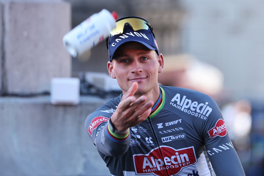 epa12213647 Dutch rider Mathieu Van Der Poel of Alpecin - Deceuninck team attends the official teams presentation of the 2025 Tour de France cycling in Lillle Metropole, France, 03 July 2025. The 112th edition of the Tour de France will start in Lille, France, on 05 July and will finish in Paris, France, on 27 July.  EPA/CHRISTOPHE PETIT TESSON