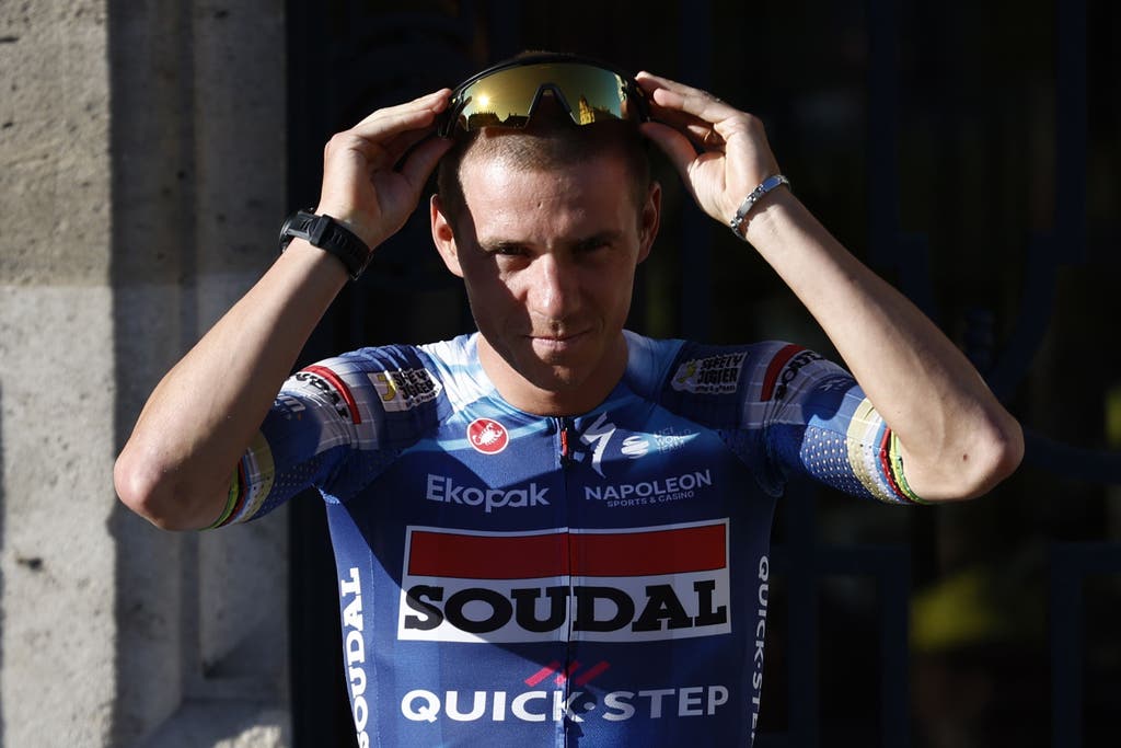 epa12213583 Belgian rider Remco Evenepoel of Soudal Quick-Step team attends the official teams presentation of the 2025 Tour de France cycling in Lillle Metropole, France, 03 July 2025. The 112th edition of the Tour de France will start in Lille, France, on 05 July and will finish in Paris, France, on 27 July.  EPA/MARTIN DIVISEK